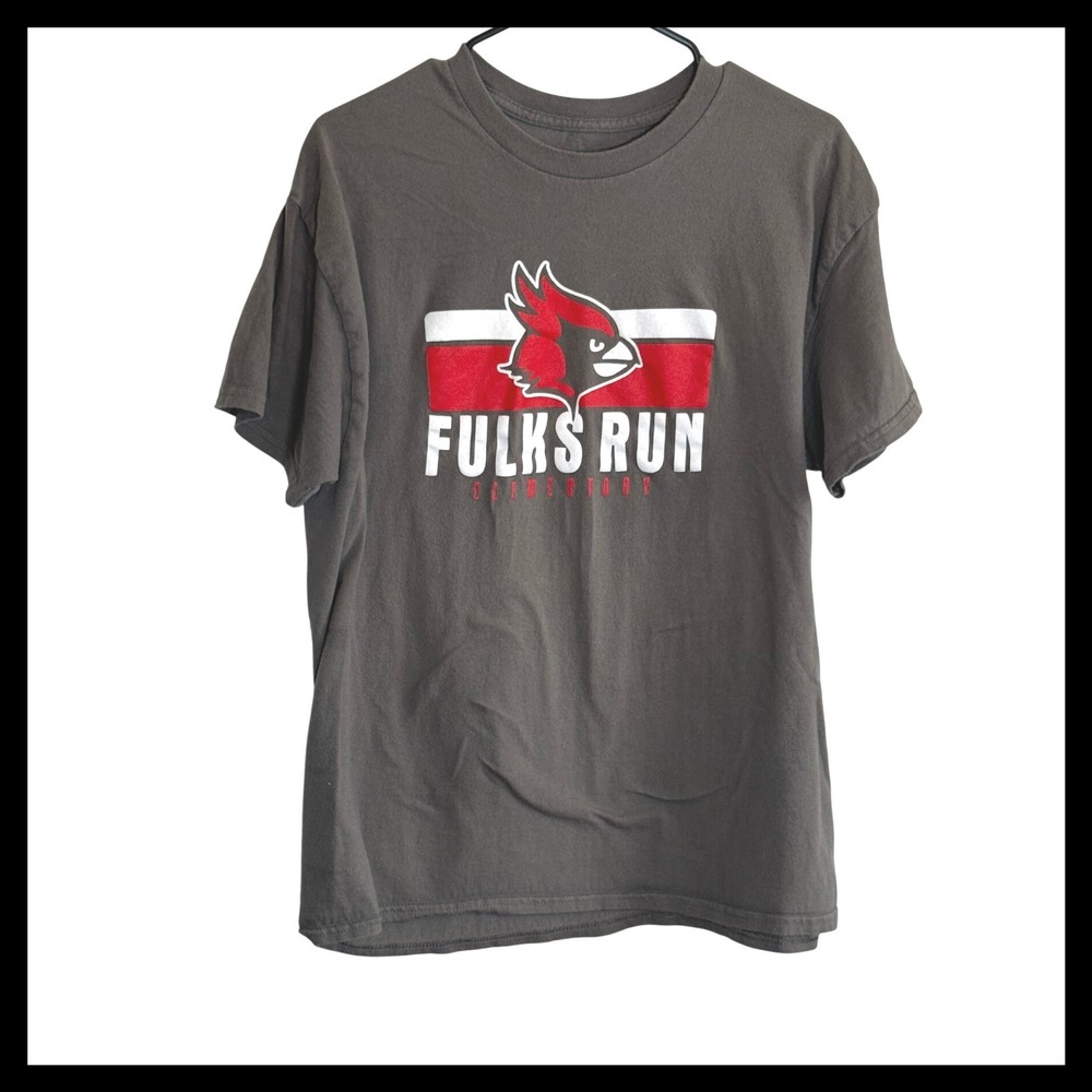 Gildan Fulks Run Elementary Cardinal Mascot Graphic T-Shirt Charcoal Gray Mens S